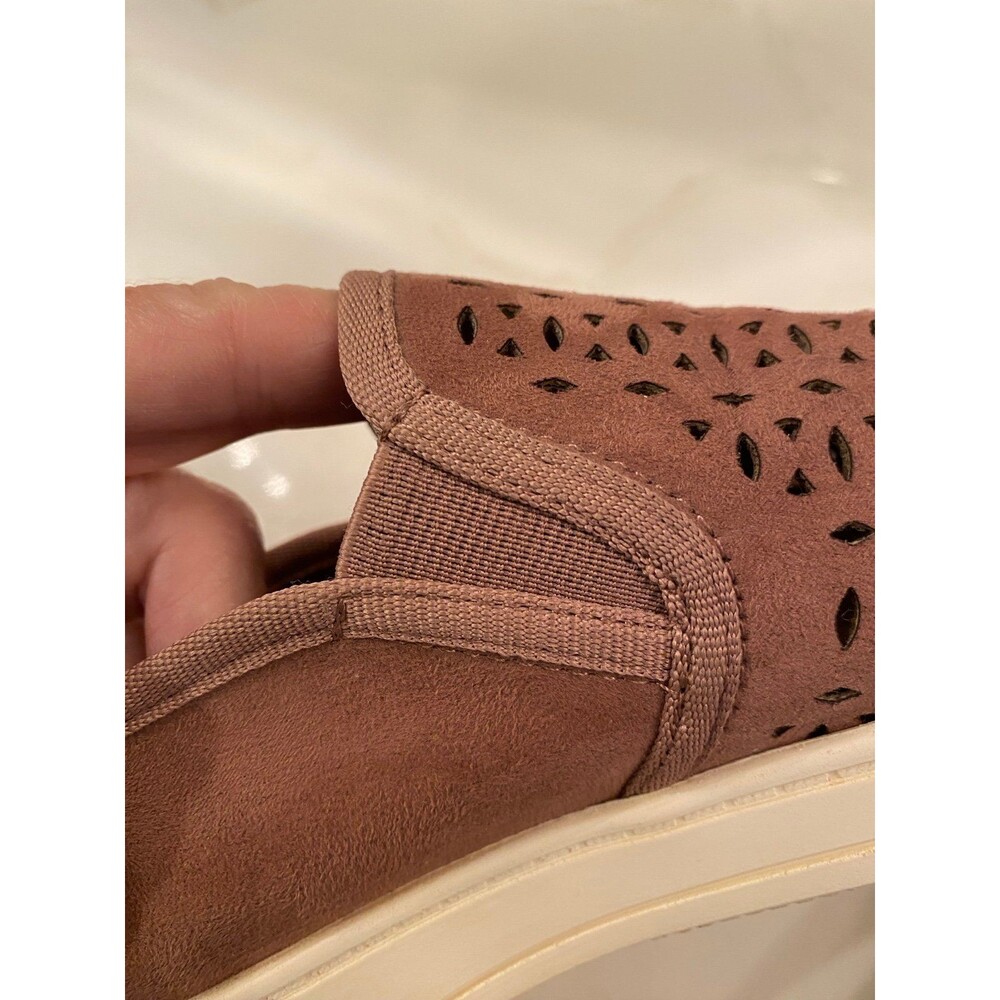 Croft & Barrow Ortholite Womens Size 7‎ M Faux Suede Lazer Cut Slipon Shoes - Picture 8 of 11